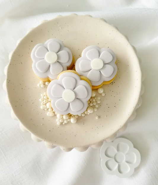 Mini Daisy Cookie Stamp & Cutter