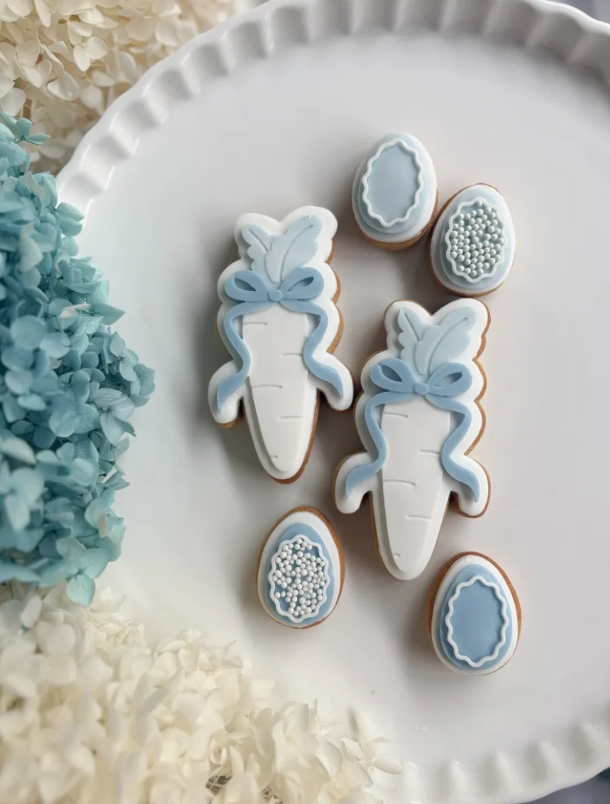Carrot with Bow Cookie Stamp & Cutter