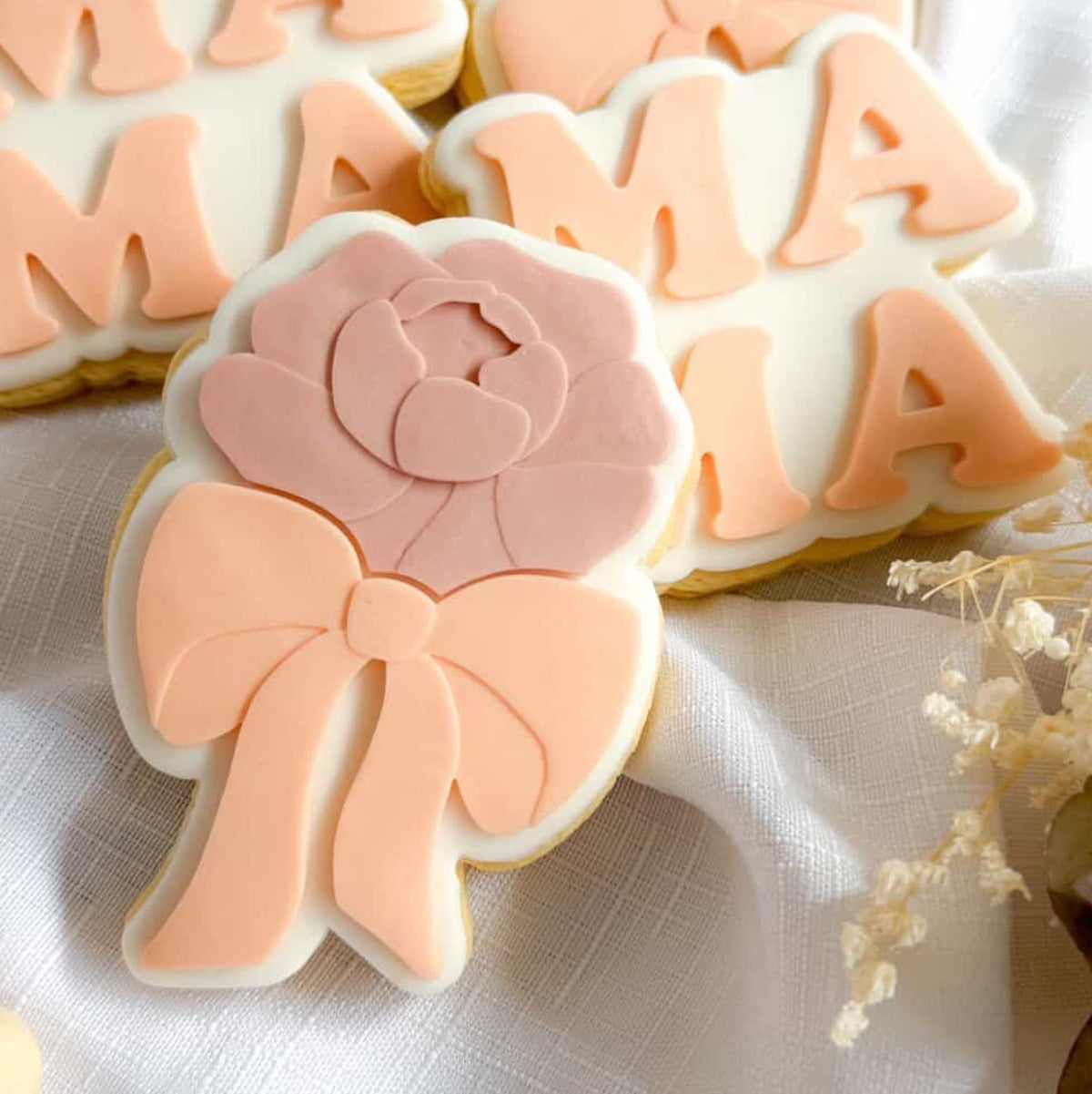 Flower with Bow Cookie Stamp & Cutter