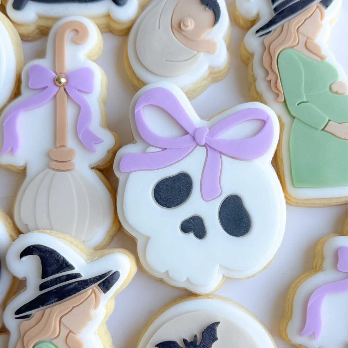 Skull with Bow Cookie Stamp & Cutter